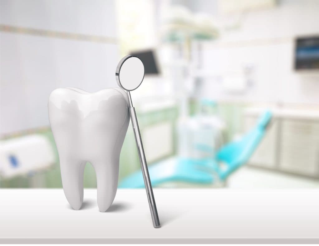 Hos tandlægen - Hvid tand